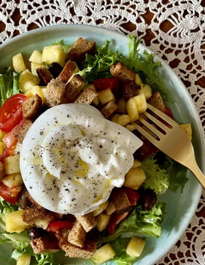 Tomaten-Ananas-Salat mit Burrata