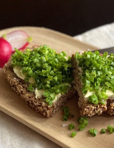 Schnittlauchbrot mit Meersalzflocken