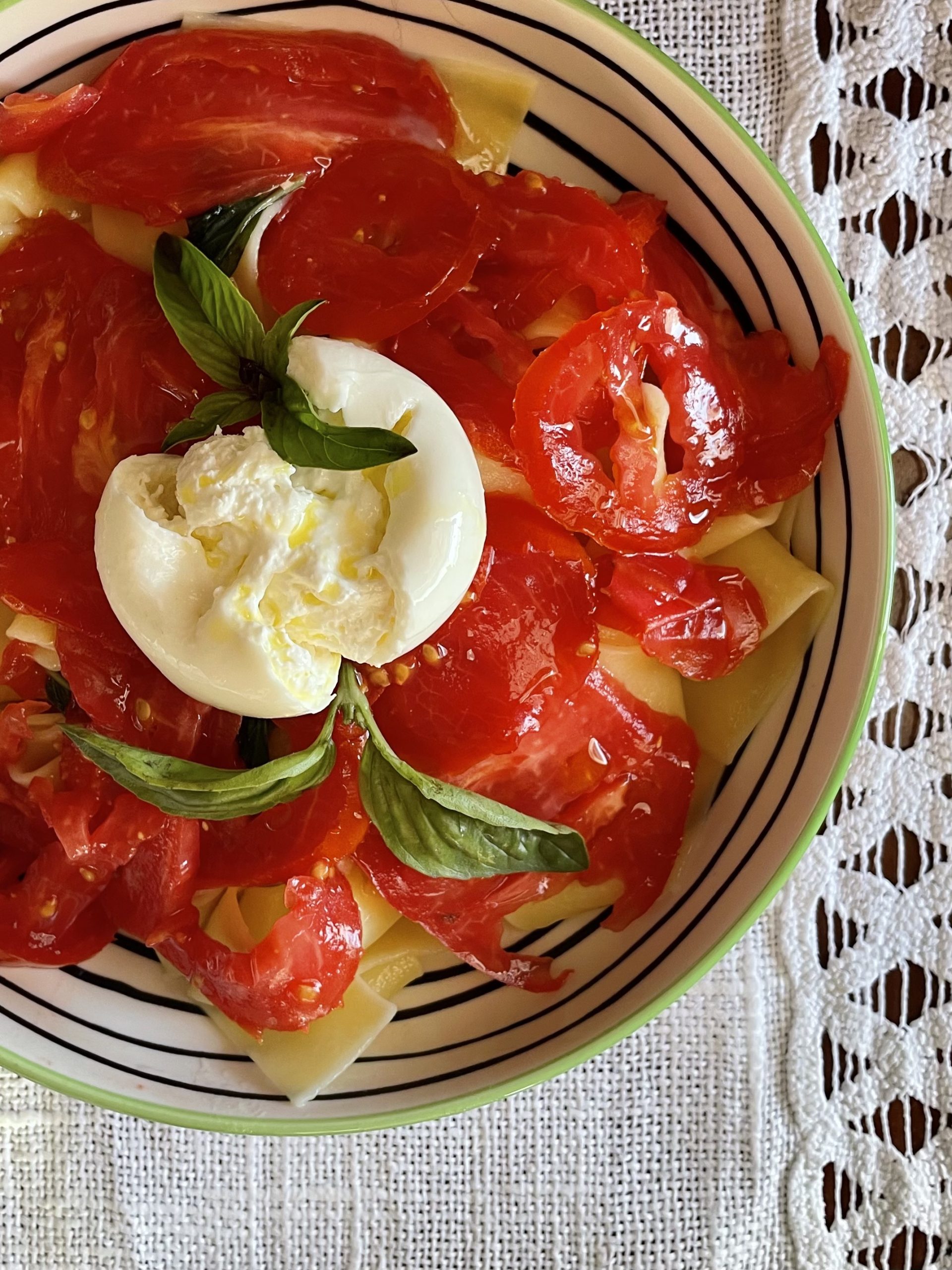 Rohe Tomaten mit Pasta Burrata nach Daniela
